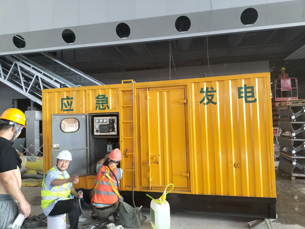 虎门港管委会怎样判断空气滤清器是否需要更换？